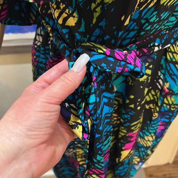 Alice & Trixie Midi Dress - Picture 2 of 5